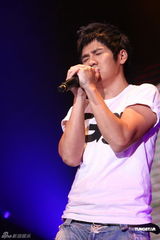 组图：曹格携乐团爵士开唱向听众致谢