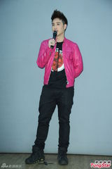 组图：潘玮柏摇下体跳哈林摇 对新恋情没有期待