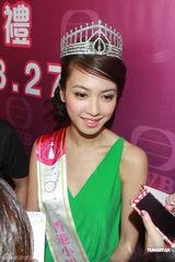 组图：港姐由观众票选成空话 曾醒明鞠躬致歉