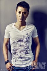 组图：张丹峰魅力型男写真 展现完身性感身材