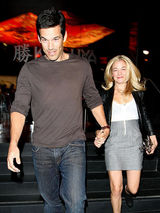 幻灯图集：碧昂丝韩国秀艳唇 莱昂纳多街头闲逛