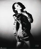 高清图：42岁凯莉米洛登封面 展熟女风采秀曲线