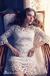 幻灯图集：斯嘉丽-约翰逊春夏服饰写真秀美腿 