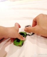 组图：盘点明星有爱亲子照 小S搞怪蔡少芬创意十足