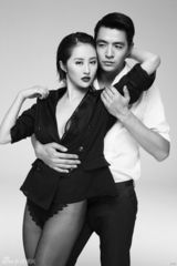 组图：《华丽一族》爆主题海报 上演极致诱惑