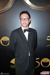 组图：张曼玉优雅透视裙现身笑容甜美