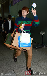 组图：《音乐中心》登泰国 SHINee闪耀2NE1酷帅