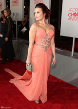 高清组图：黛米-洛瓦托粉色抹胸礼服爆乳亮相