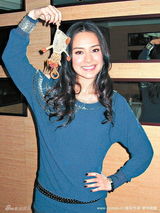 幻灯图：阿娇相机随身带随身拍 计划推出摄影集