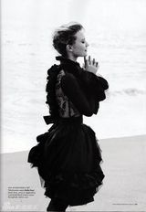 组图：“爱丽丝”米娅-华希科沃斯卡登杂志封面