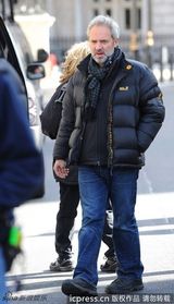 组图：朱迪-丹奇加盟《007》 丹尼尔-克雷格气场十足