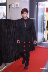 组图：柯震东萧亚轩同场不同台 蔡依林恐吓媒体