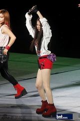 组图：SM巡演SJ少时等火辣劲爆 现场玩变装