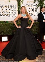 组图：金球奖女星红毯 沃特森露背亚当斯八字奶