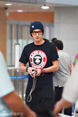 组图：港媒曝徐正曦周丽淇缠绵两夜 好事将近