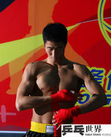 幻灯图：王励勤最新写真曝光 赤裸上身秀肌肉