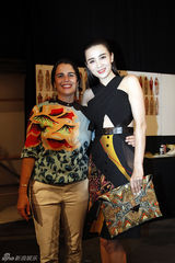 组图：宋佳亮相米兰时装周 镂空裙装低调奢华