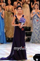 组图：2011韩国小姐新任冠军出炉 申贤俊刘善主持