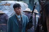 组图：《一代枭雄》孙红雷扮型男持枪斗狠