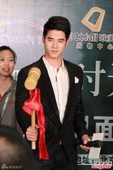 组图：泰国男神马里奥空降京城签售人气爆棚