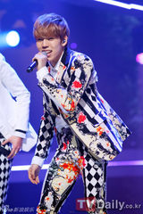 组图：Davichi打榜夺冠 SHINeeInfinite拼人气