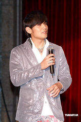 高清组图：周杰伦再推新碟 专辑总销量“很夸张”