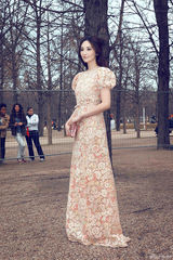 组图：吴佩慈巴黎获殊荣 东方公主造型美艳