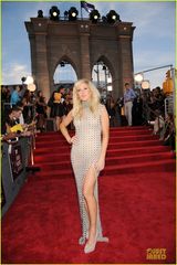 组图：MTV红毯女星水果姐秀牙套ladygaga扮人鱼