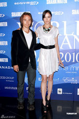 幻灯：Lisa S助阵环保展姣好身材 夫婿吴彦祖无踪