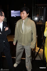 高清组图：刘涛秀白皙香肩 和成龙、F1车手同台