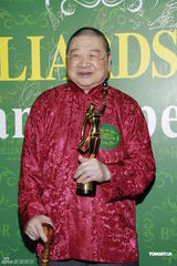 组图：周慧敏倪震为父庆生 闻张茆强颜欢笑