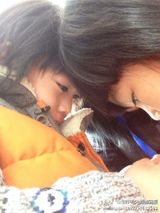 组图：Kimi成长全纪录 和妈妈啃饼干跟爸爸学车