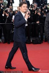 组图：奥兰多-布鲁姆西装领结帅气亮相