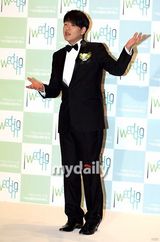 组图：韩国演员柳时元举行结婚新闻发布会