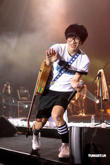 幻灯：卢广仲香港个唱尾场落幕 出席庆功宴兴奋难掩