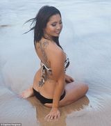 组图：美国军嫂争相拍火辣照 欲向丈夫传情