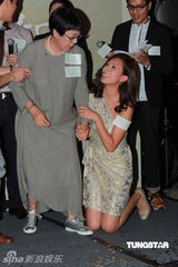 组图：《桃姐》举行庆功宴 众主创到场庆祝