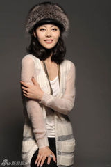 组图：原雨曝光最新写真 可爱女孩造型百变