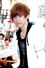 高清组图：唐禹哲挥汗劲舞大声宣布I'm Back