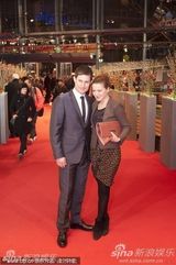 高清：《未来》首映礼 女导演米兰达挽两男走红毯