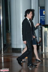 组图：晶刚香港大婚 李云迪到场摆胜利手势