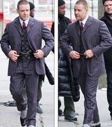 组图：《冬日的故事》片场 罗素-克劳脸疤骇人