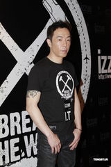 组图：朱茵怀孕一日九餐 黄贯中帮吃体重飙升