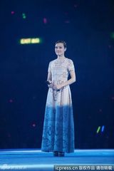 组图：黄伟文作品展开唱 陈奕迅拄拐演唱助阵