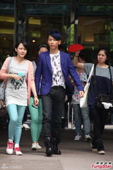 组图：陶喆蓝发义挺金曲奖 澄清炮轰评审口水战