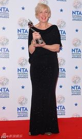 组图：英国家电视奖星光璀璨 蕾丝爆乳风情万种