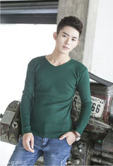 组图：最帅地铁司机迷倒女网友 俊朗外形当模特