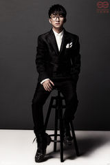 组图：快男三甲领衔跨年大片 西装衬衫扮绅士