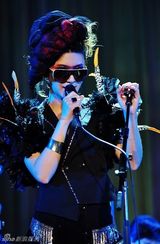 高清：尚雯婕广州个唱好听好看 幻魅彩妆唱出时尚