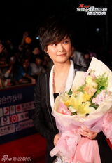 幻灯图集：群星斗艳劲爆红毯 李宇春邓萃雯最抢镜